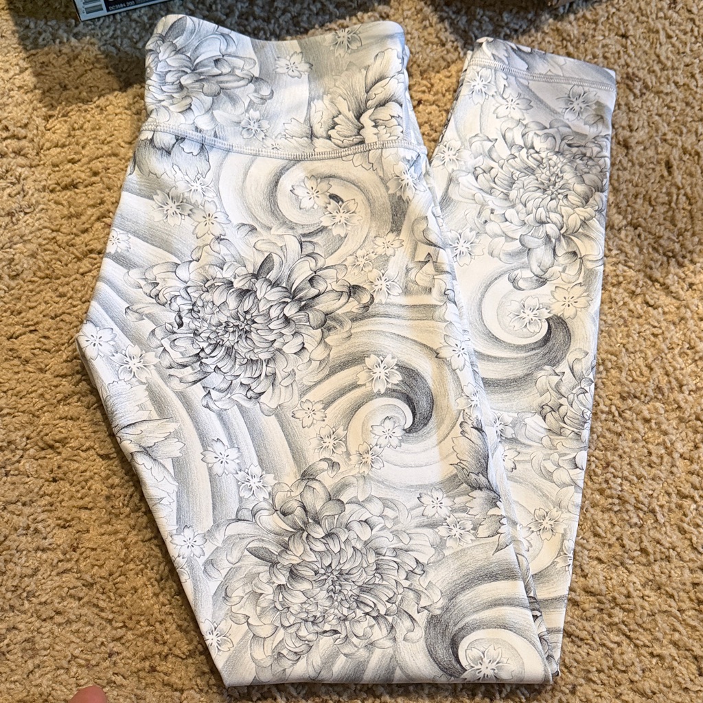 Lululemon Speed Up Tight *Full-On Luxtreme 28" Color: Twine White Multi Sz 8